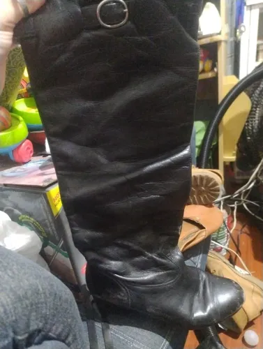 Bota de Couro Preta - Estilo Clássico
