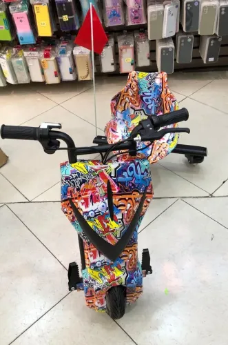 Triciclo elétrico com led e buzina