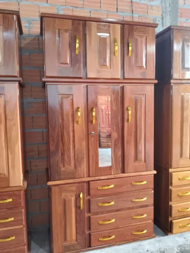 Guarda roupa espelhado todo de madeira frete grátis