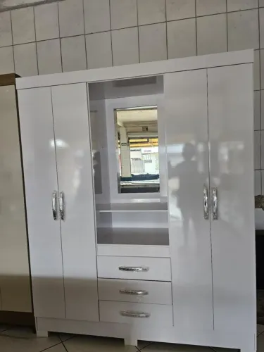Guarda-Roupa Branco com Espelho