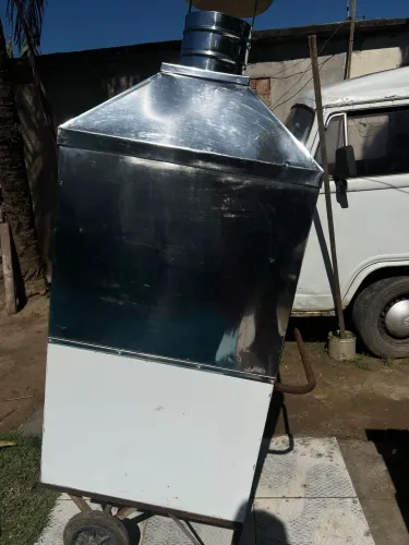 Vendo / Chapa industrial 750$/ carinho de churrasco 700$
