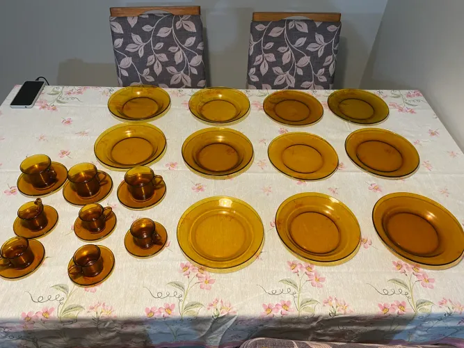 Conjunto pratos e xícaras duralex marrom