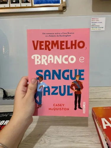 LIVRO VERMELHO BRANCO E SANGUE AZUL - CASEY MCQUISTON