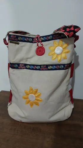 Bolsa Artesanal Transversal Feita a Mão.