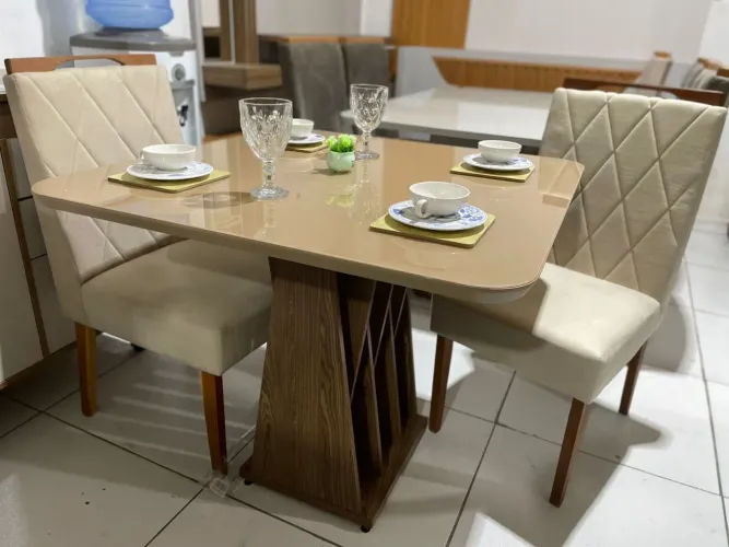 Mesa de jantar 4 lugares 90x90 com montagem incluso 