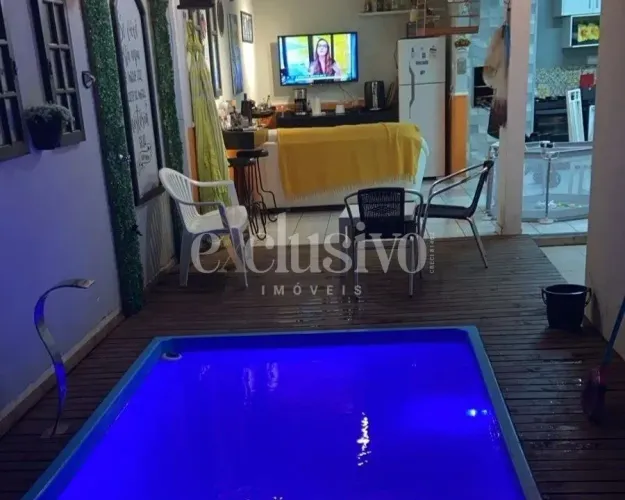Casa com 2 pavimentos com 5 quartos e garagem para 4 carros