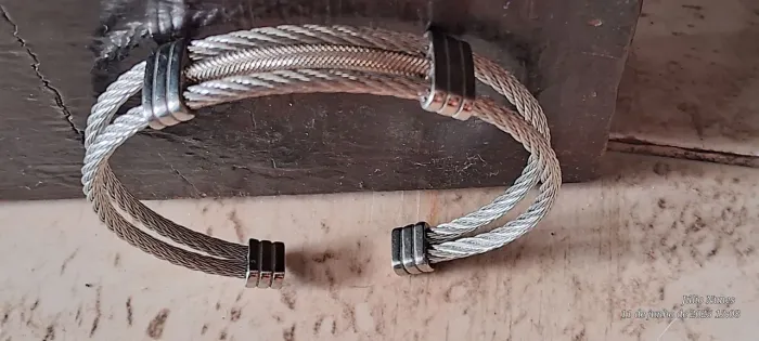 Linda  em aço trabalhado ,entrelaçados