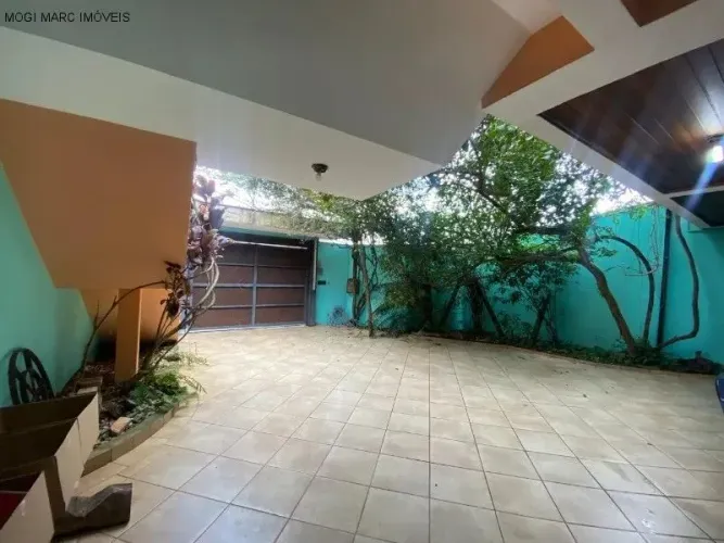 Casa à venda na Vila Suíssa, Mogi das Cruzes-SP, com 3 quartos, 1 suíte, 2 salas, 4 banhei