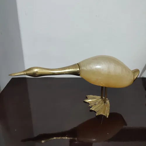 Escultura de Ganso em Metal e Pedra