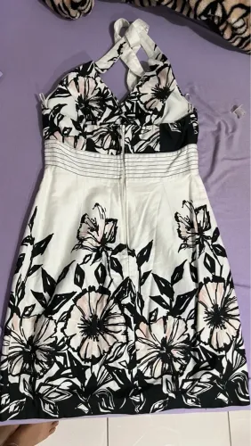 Vestido Floral Branco e Preto