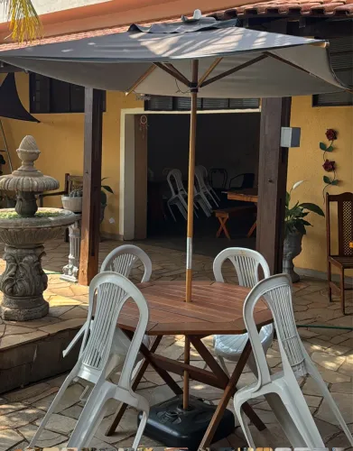 Ombrelone de lona com madeira