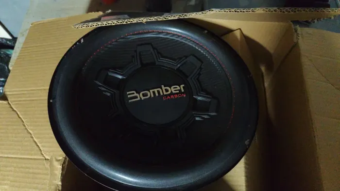 Subwoofer Bomber Carbon (NOVO)