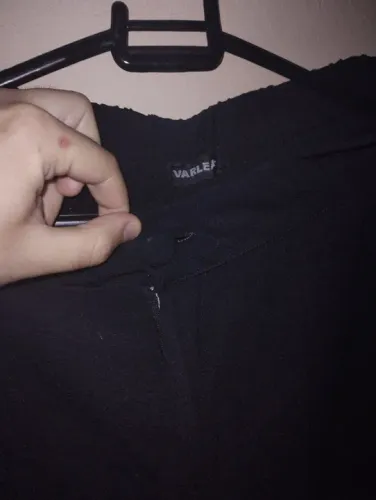 Calça boca larga feminina. Tamanho P. ORIGINAL VARLEA.