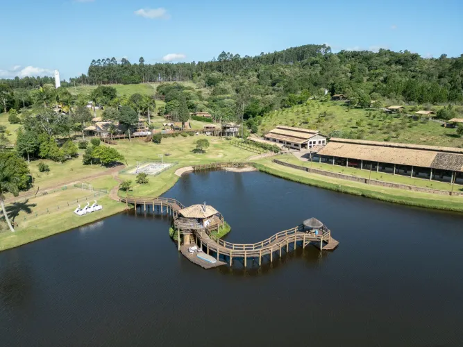 Casa de Campo com lago em sítio à venda no município de Pilar do Sul, interior de São Paul