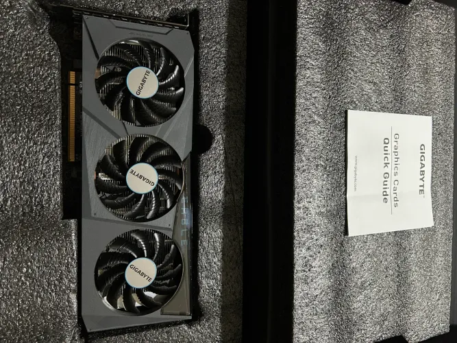EAGLE - GIGABYTE RADEON RX6600