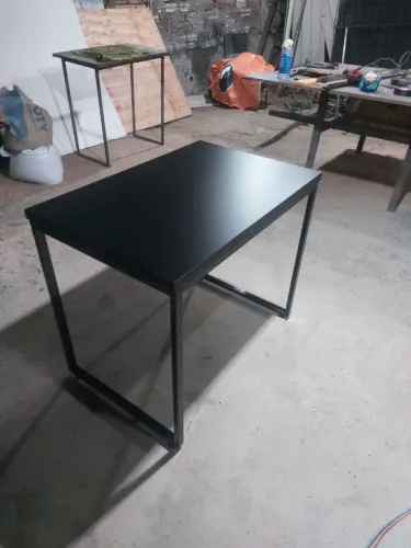 Mesa de Centro em Metal Preto