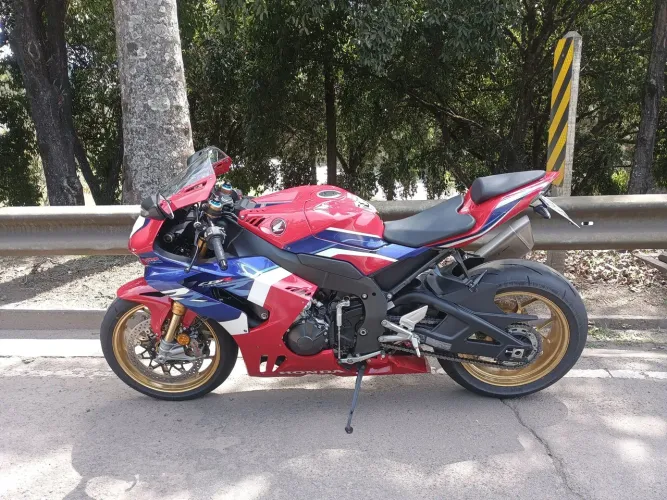 Honda CBR 1000RR R