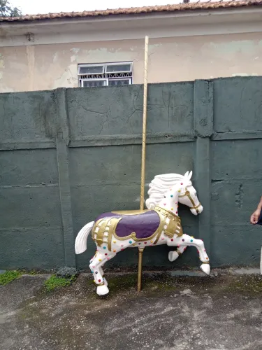 Escultura Cavalo de Carrossel Decorativo