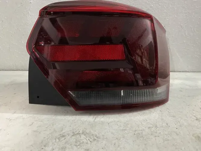 Lanterna Volksvagen Polo 2019 2020 2021 25102305 Vermelho