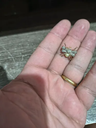 Broche Abelha em Ouro com Diamantes e Pérola