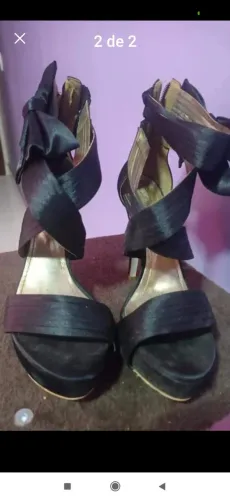 Sandálias de Salto Alto Elegantes - Tamanho [Inserir Tamanho]