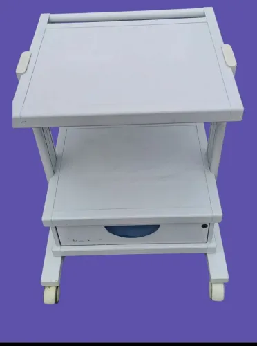 Carrinho para equipamentos hospitalares<br><br>900 reais