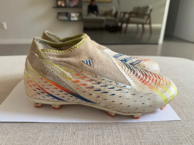 Chuteira Adidas Predator tamanho 39