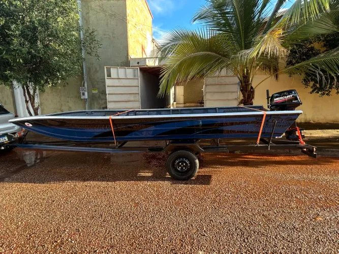 Canoa 5,5MT + motor mercury 15hp