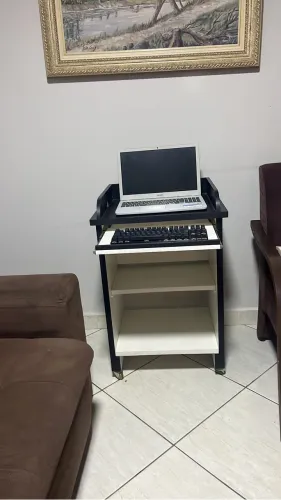 Mesa com rodinhas para notebook 