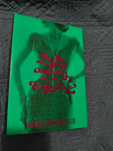 Livro os sete maridos de Evelyn hugo
