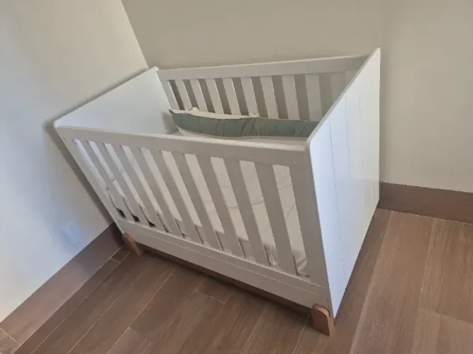Berço semi novo com colchão 