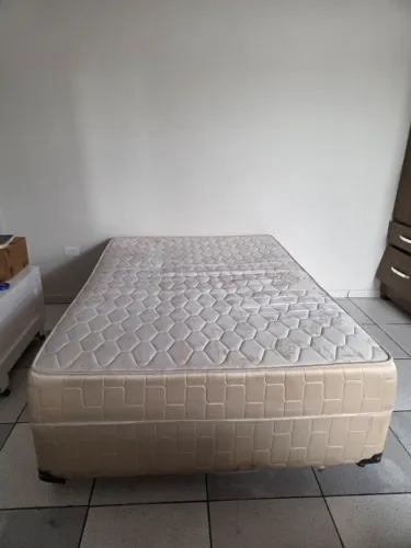 Cama casal com colchão acoplado - 135x185 cm