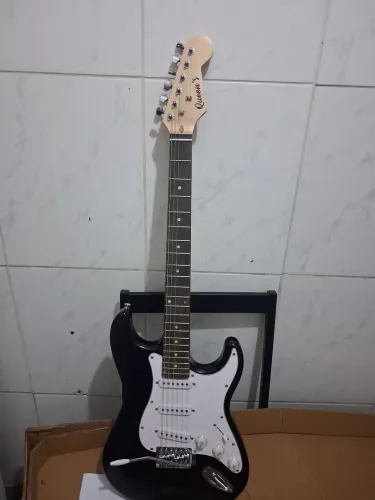 Vendo guitarra QUEEN novissima