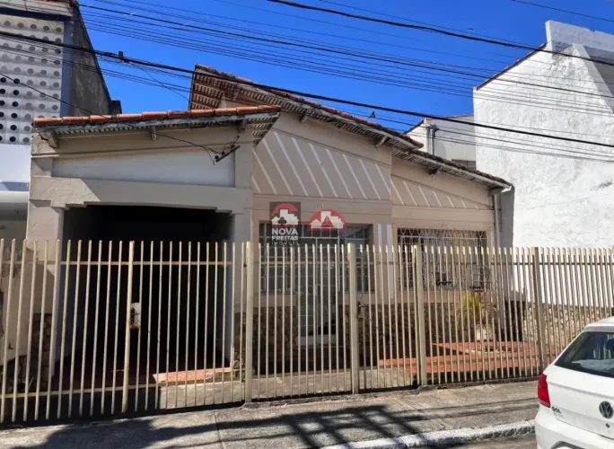 Casa à Venda no Centro de Pindamonhangaba!