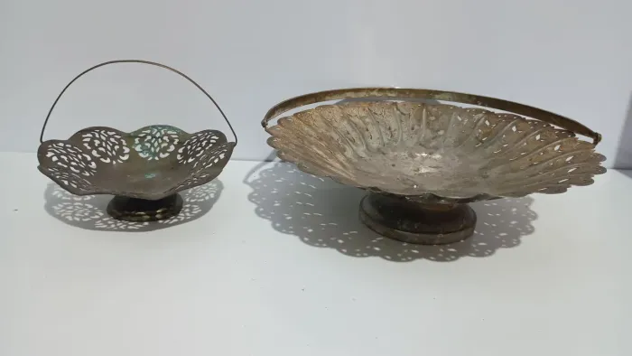 Cestos antigo decorativo de metal engorda vazada - os dois pelo valor anunciado 