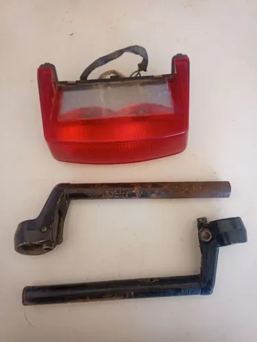 Lanterna traseira e guidão CBR 440 sr