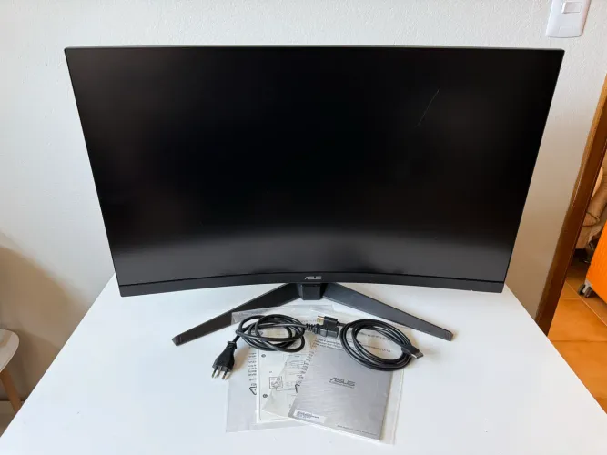 Monitor Asus Tuf 31,5 polegadas QHD 165hz (leia a descrição)