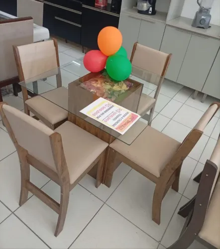 Mesa com 4 cadeiras nova