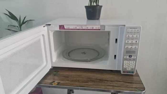 Microndas Electrolux 34 litros.