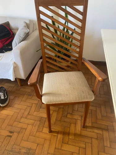 Jogo de 8 cadeiras em madeira macica