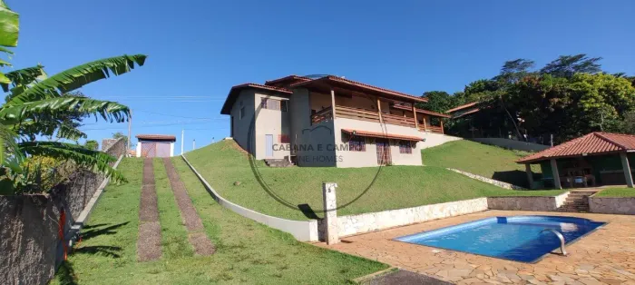 Casa em Condomínio com Vista Panorâmica, 4 Suítes e Terreno de 2.000 m²