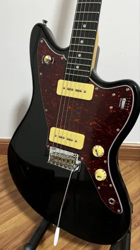 Guitarra Elétrica Tagima TW-61 JazzMaster Preto P-90 Tremolo Alavanca kit