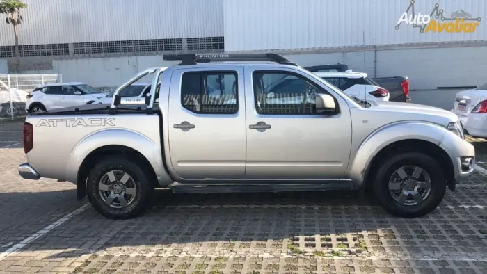 Nissan Frontier SV AT. CD 4X4 2.5 TB Dies. Aut. 2015