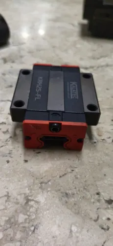 Patins com aba KRH25FL para guia linear