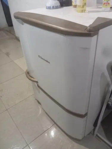 Vendo frigobar ótimo estado