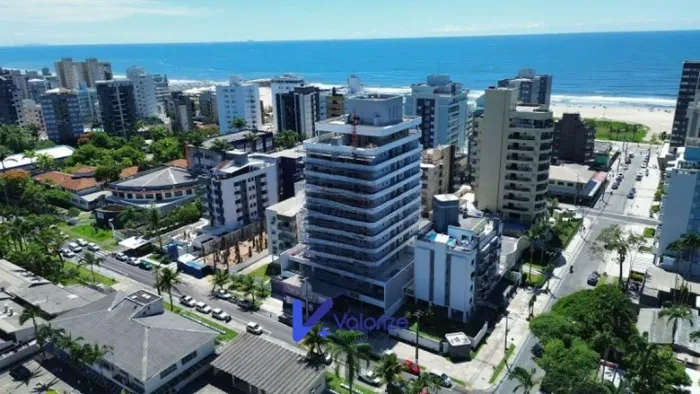 Apartamento com 3 suítes em Caiobá