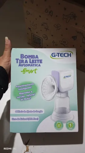 Extrator de leite materno + potes de vidro para armazenamento.