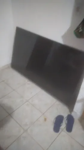 TV 65 POL com defeito