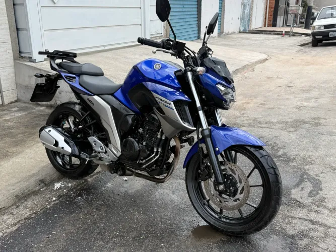 Yamaha FZ25 Blue Racing baixíssimo km
