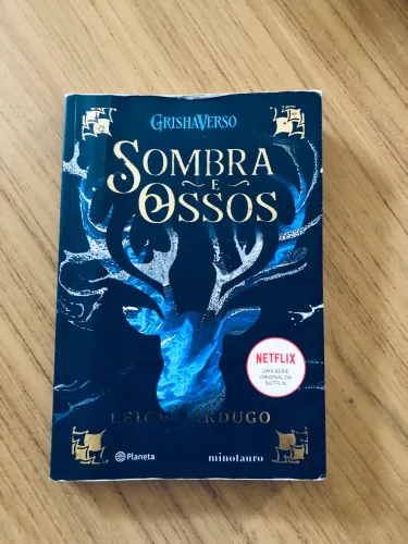 Sombra e Ossos - Leigh Bardugo